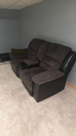 Reclining Loveseat with Center Console