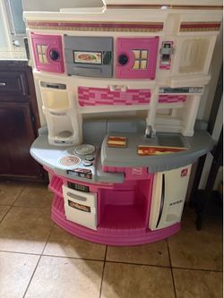 Free kids kitchen