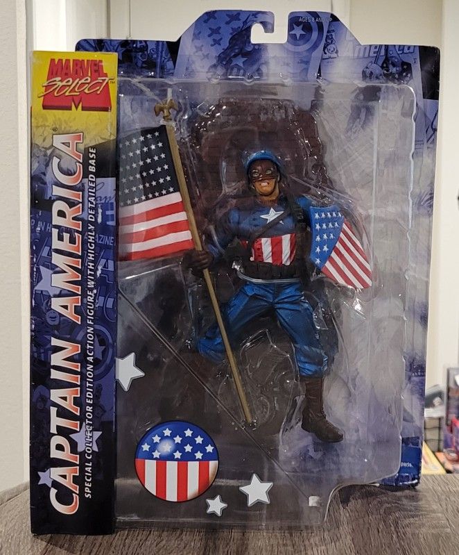 MARVEL DIAMOND SELECT CAPTAIN AMERICA (THE ULTIMATES EARTH 1610) *NIB*