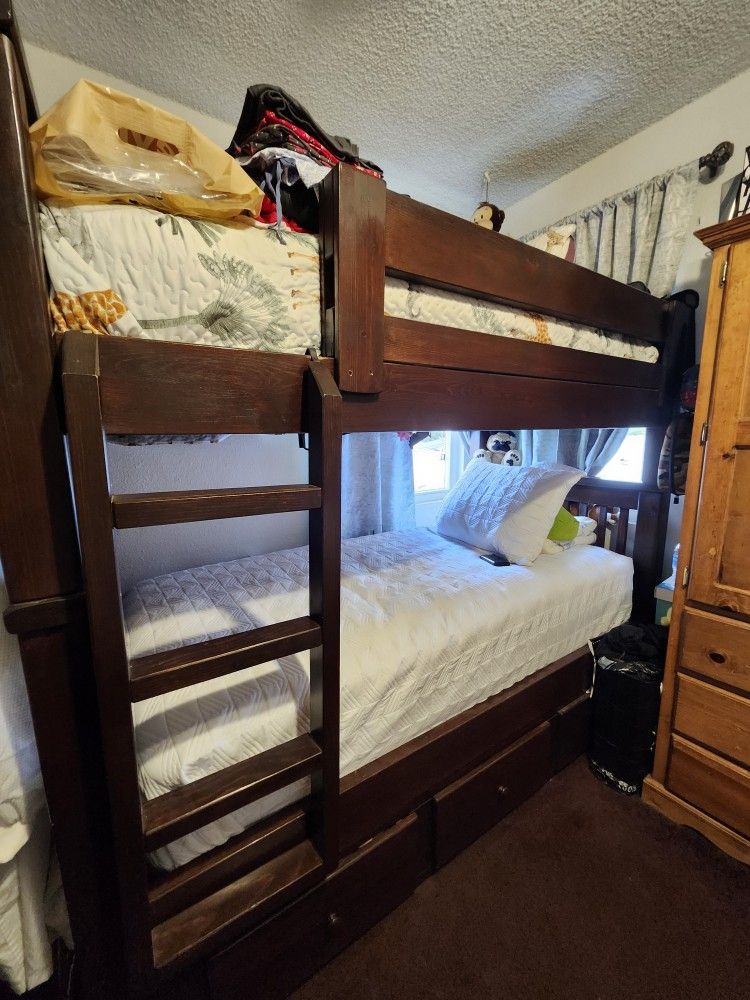 Twin Bunk Beds 