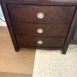 Dresser And Nightstands 