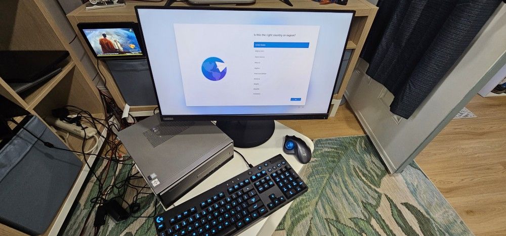 Lenovo Ideacentre 3+Keyboard + Mouse + Lenovo Monitor