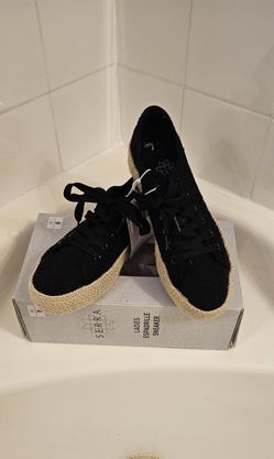 NWT. Black Lace Espadrille Sneakers    Size. 8