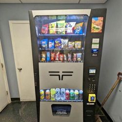 VENDING MACHINE WITH CARD READER