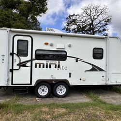 2014 Rockwood Mini Light 21’