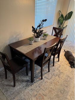 Gently used Dining room table and chairs perfect for a summer refresh