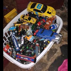 Basket Full Of  Matchbox .Hot wheels .Diecast All For The Price  Over 100 Items