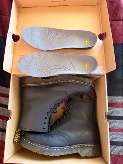 Dr. Martens , Size US:9 men or 10 for women and EU: 42