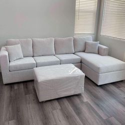 💥brand New White Greyish Sectionals With Free Ottoman 