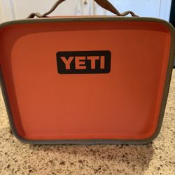 YETI Coral Daytrip Lunchbox 