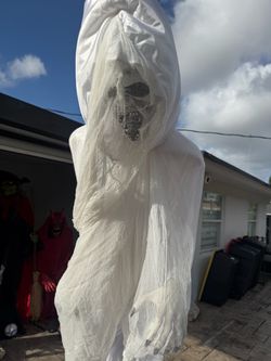 Spirit Halloween 7 FT Emmeline Animatronic