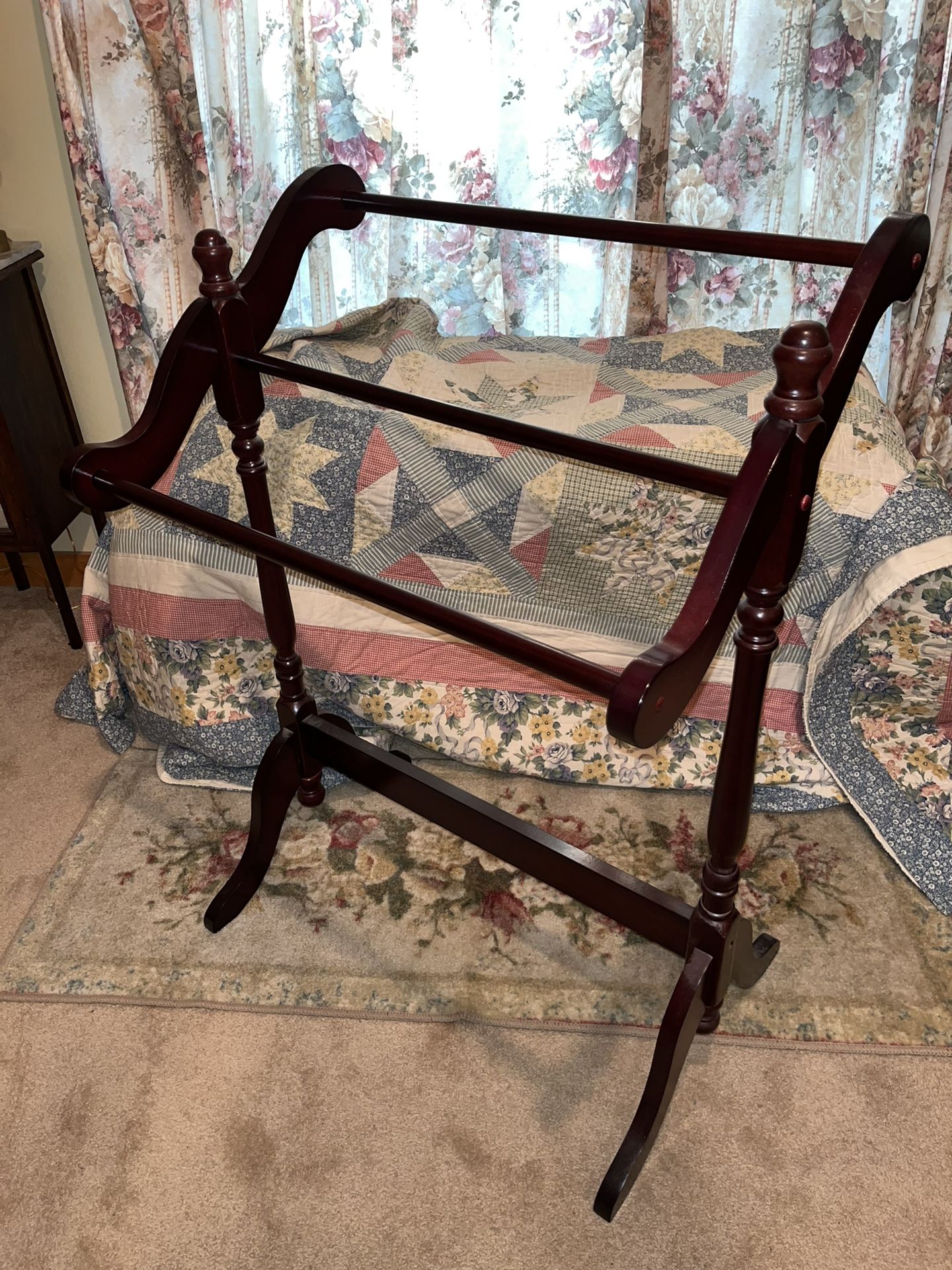 3 TIER QUILT RACK CHERRY FINISH