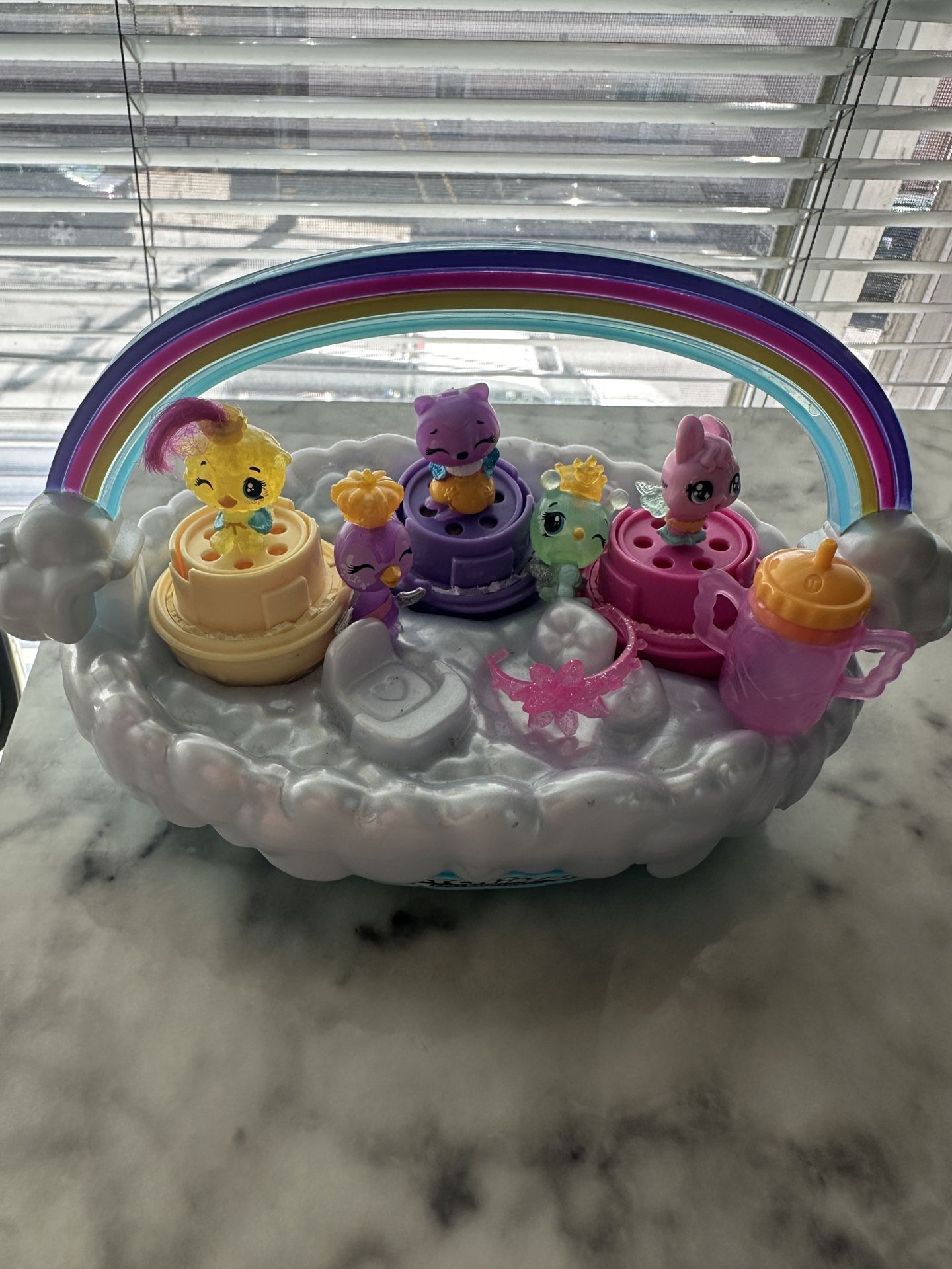Hatchimals Alive Spring Basket