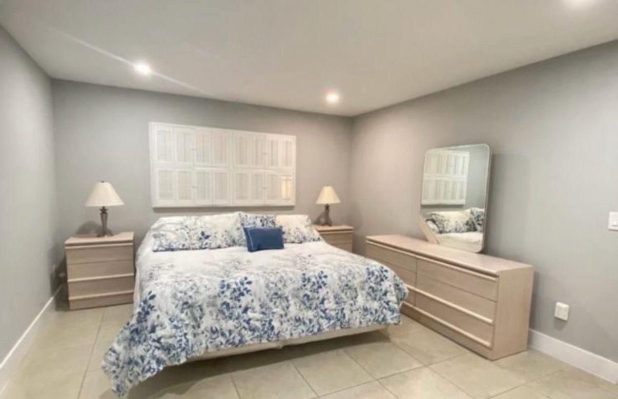 Bedroom set With Mattress