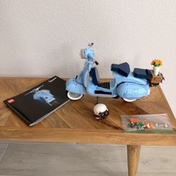 LEGO 10298 Icons Vespa 125 Includes All Pieces & Manual 100% Complete. Box NOT Included. Price FIRM See My Listings West Las Vegas Summerlin Used Like