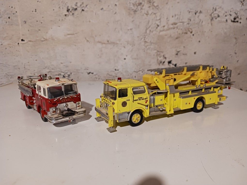 Corgi Firetrucks Cherry Hill Tower Ladder & Bethpage Eng