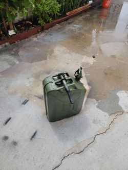 Jerry style gas can, 5 gallons
