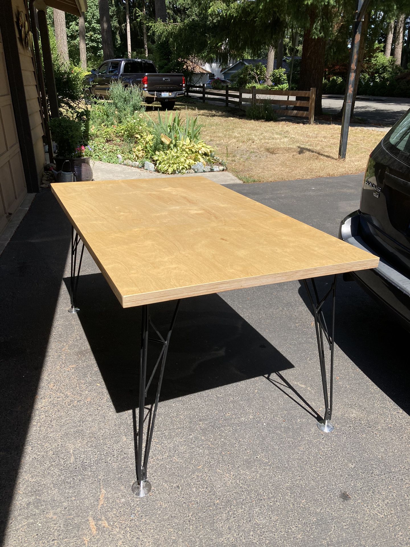 Table with Fancy French Legs