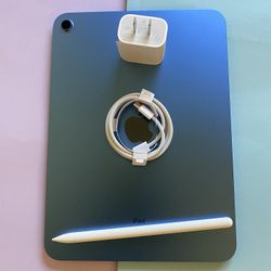 256gb Apple IPad 10th Generation (10.9” Liquid / 2022 model) with pen, keyboard, case & Accessories (warranty 2026) 