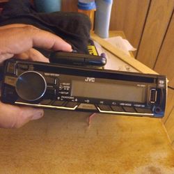 Car Radio With Cd Player In It And Remote 