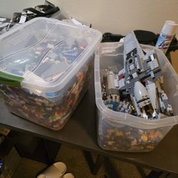 Bulk Legos, Incomplete Razor Crest & Yoda