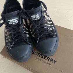 Burberry shoes size 8