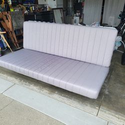 Futon, Bed