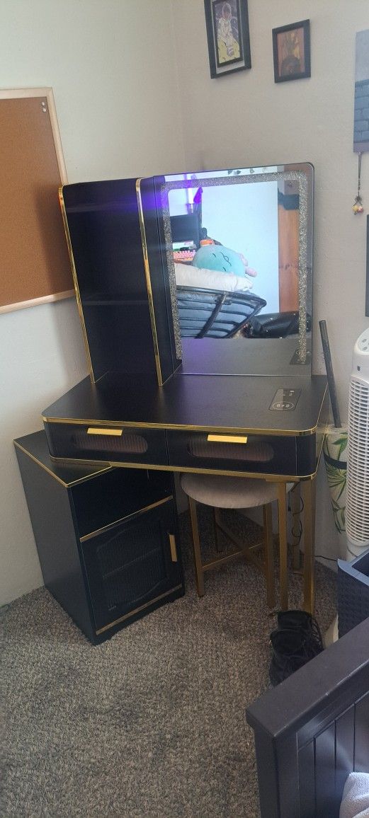 Desk/vanity