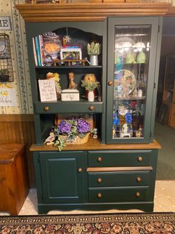 Hutch, table & chair set