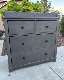 Simmons Gray Wood Dresser Chest of Drawers Furniture with Changing Topper Great Condition
