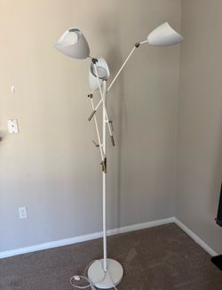 Modern 3-Head Floor Lamp – Like New