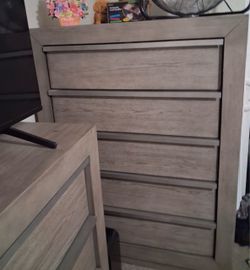 5-Drawer Tall Dresser Gray Wood Finish