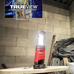 milwaukee light  m12 and phone charger