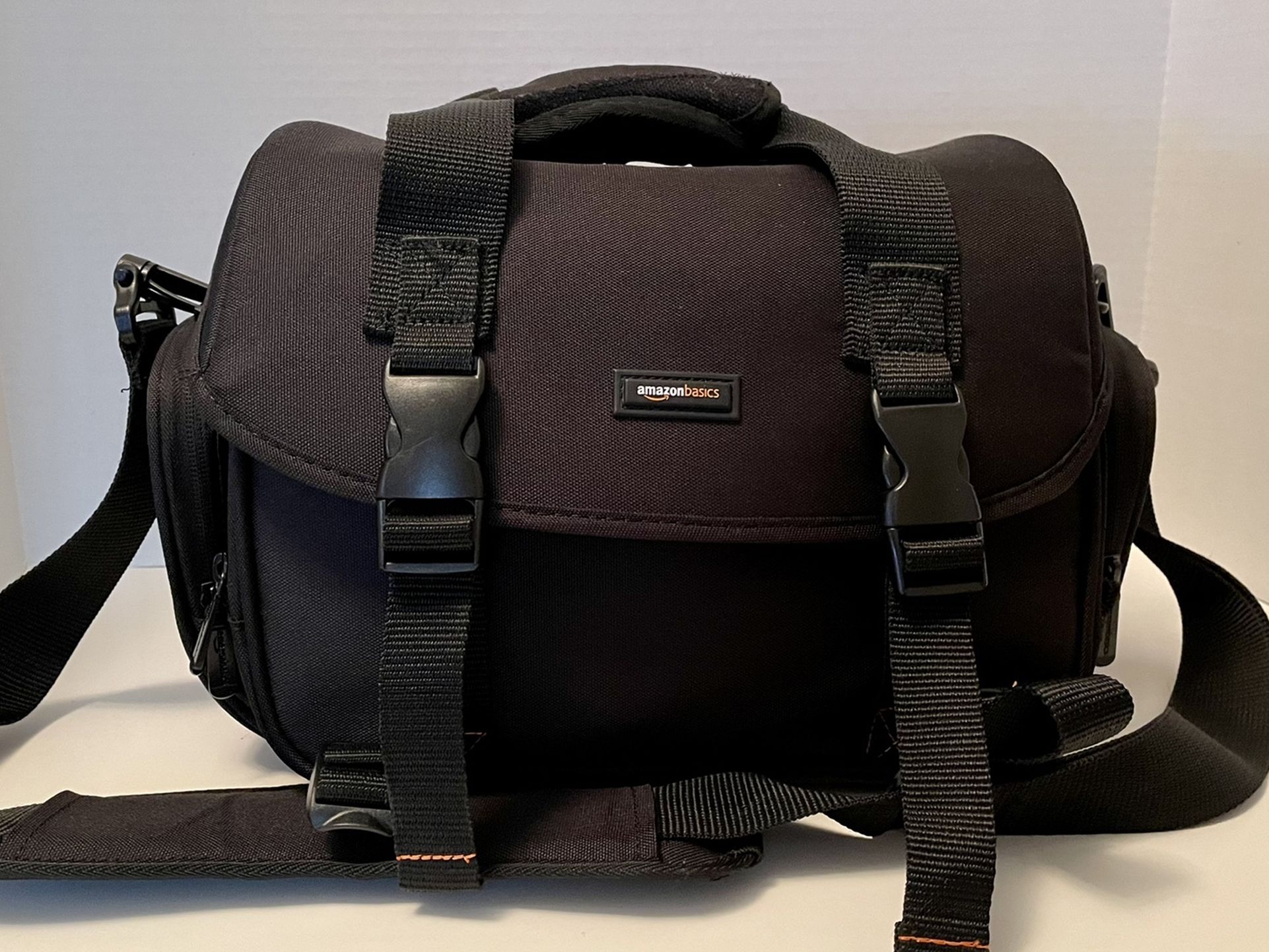 Amazon Basics Large Camera Bag