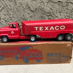 Vintage Texaco truck with box