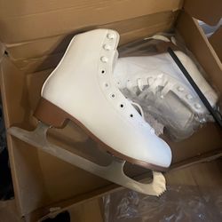 Ladies Ice Skates