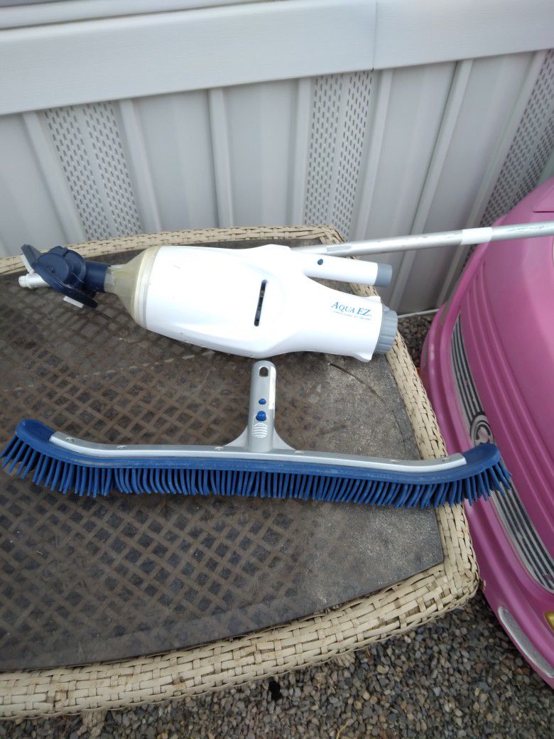 Pool Vacuum And Rubbber Brush