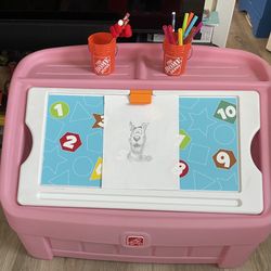 Step2  2 in 1 Box & Art Lid , Perfect Condition $55 