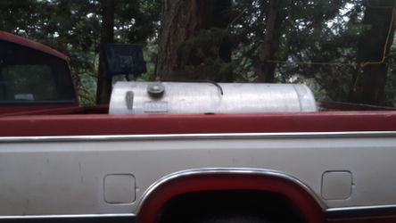 Volvo white 125 gallon fuel tank