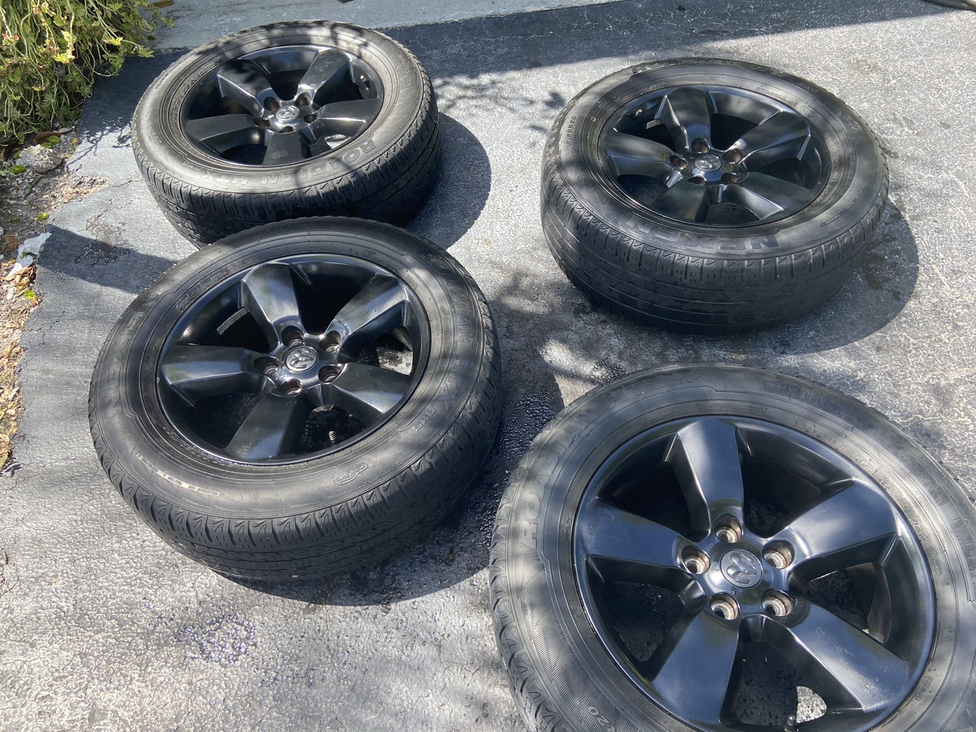 Wheels & Tires Ram 2018 20”with original air sensors $600