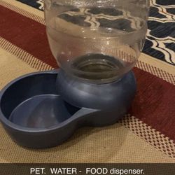 Food/water dispenser for pets