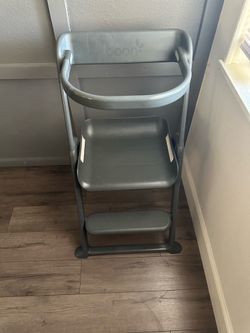 Boon pivot toddler tower