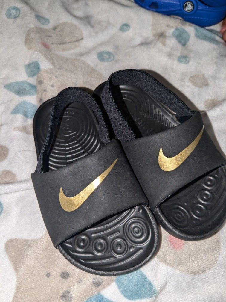 Toddler Nike Slides Size 8