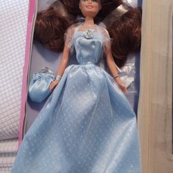 Sandra 11 1/2" Fashion Doll Bendable Legs Movable Arms Twisted Body