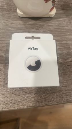 Apple AirTag in Box