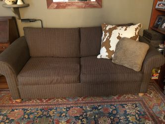 Rowe couch and loveseat w/pull out full size bed