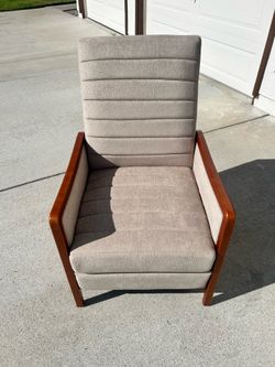Beige Mid-Century Modern Recliner