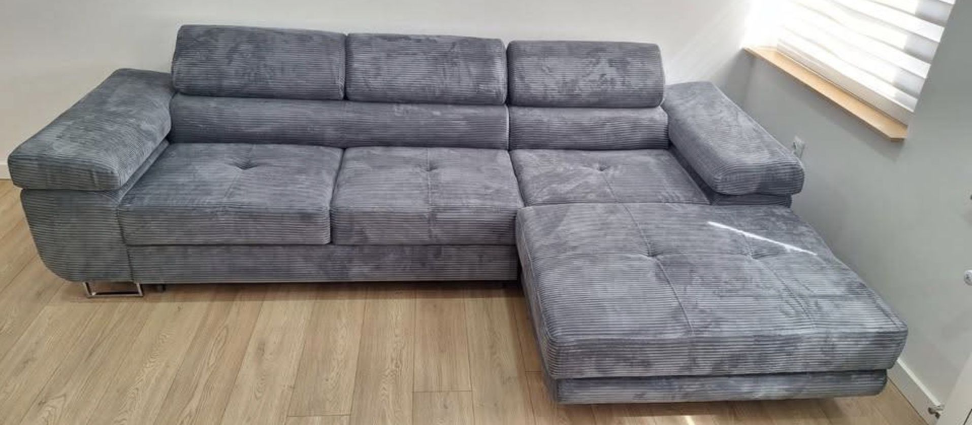 LUXURIOUS SECTIONAL SOFA