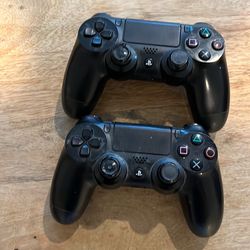 2 PS4 PlayStation 4 controllers
