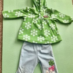This is a 3-6 mo Carter’s Child of Mine Brand 2 piece outfit. More Below.